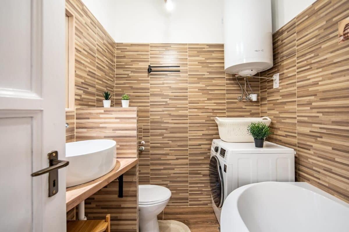 Convenient Apartment At Gastro Driven Location 布达佩斯 外观 照片